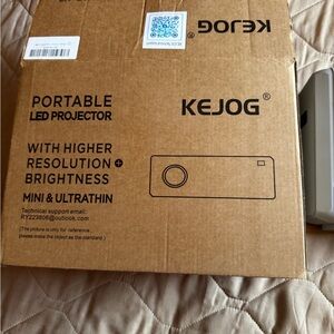 Kejog White Remote Control Mini And Ultrathin Portable LED Video Projector Works